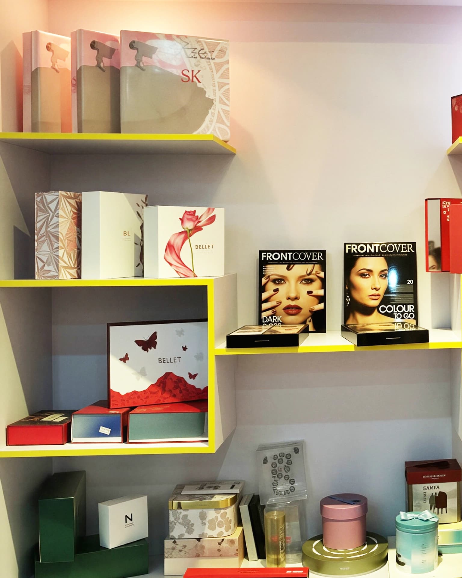 Bellet home hero magnetic perfume packaging image 03