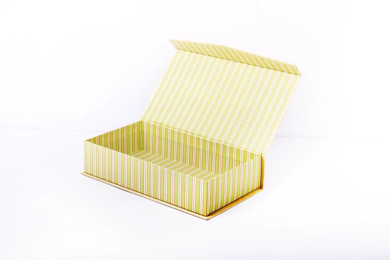 Magnetic Closure Boxes for Premium Launches and Gift Sets packaging sample 6